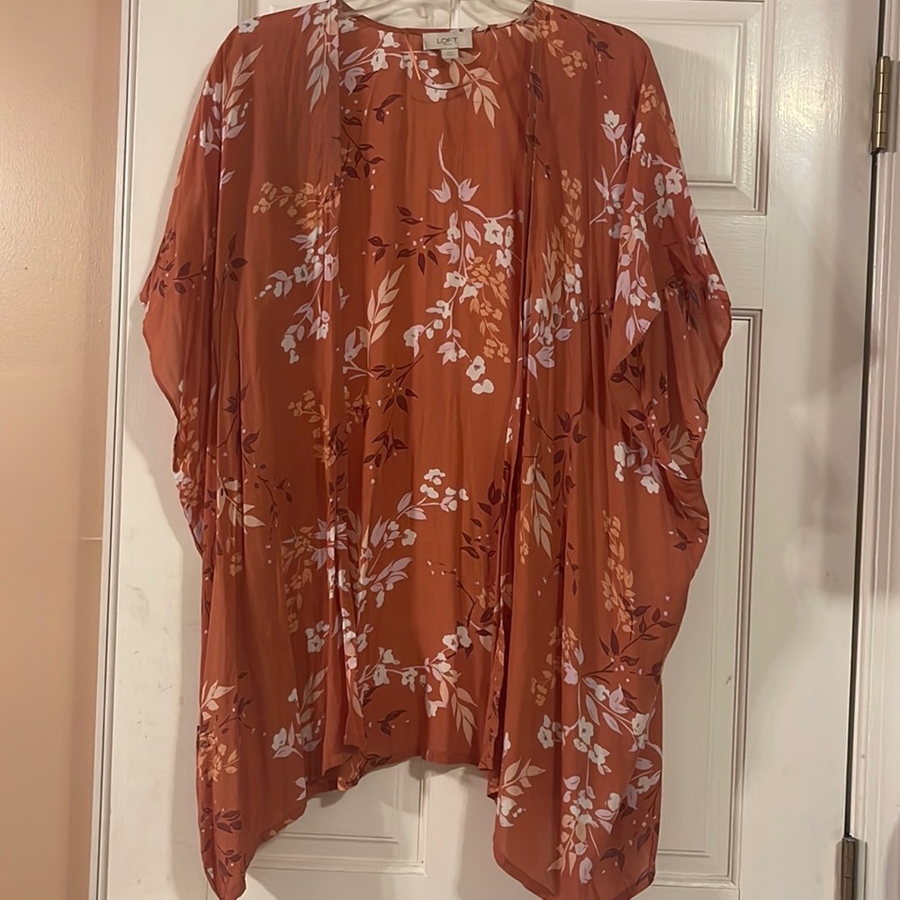 Pretty wrap salmon colored and flowered
